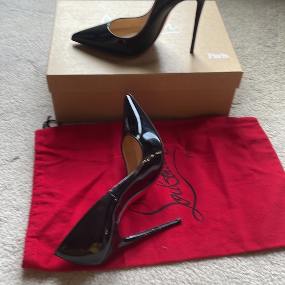 Authentic So Kate ! Size 6! Box and shoe bag included! light Scratch on heel - Picture 4 of 6
